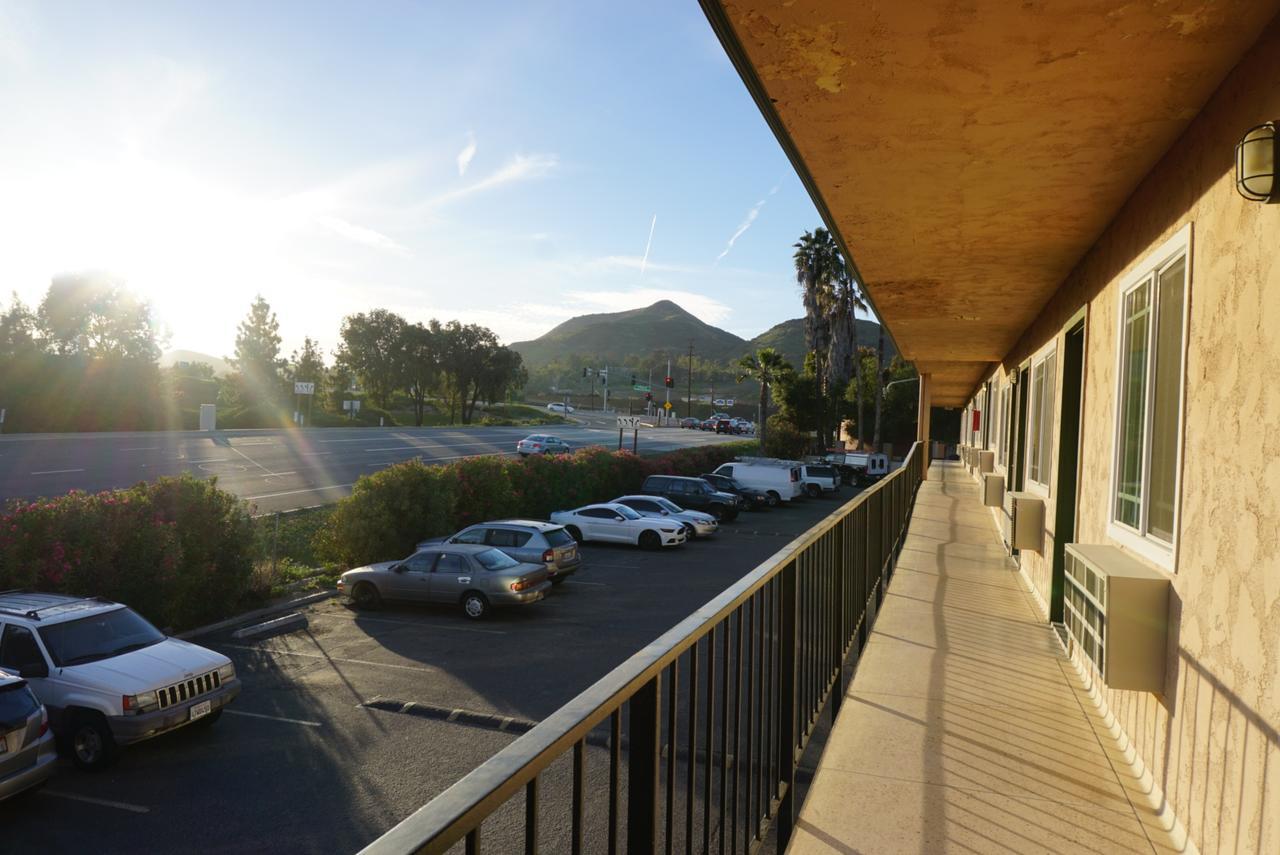 Americas Best Value Inn Thousand Oaks Ngoại thất bức ảnh