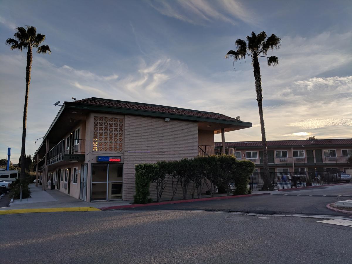 Americas Best Value Inn Thousand Oaks Ngoại thất bức ảnh